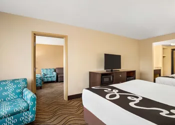 La Quinta Inn & Suites by Wyndham Richmond-Midlothian hotel thumbnail 5