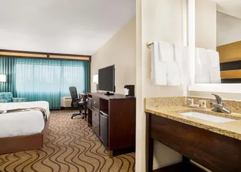 La Quinta Inn & Suites by Wyndham Richmond-Midlothian hotel thumbnail 7