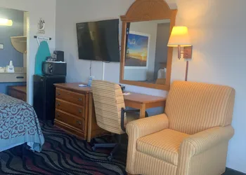 Days Inn by Wyndham Fort Myers hotel thumbnail 2