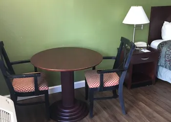 Days Inn by Wyndham Bradenton - Near the Gulf hotel thumbnail 4