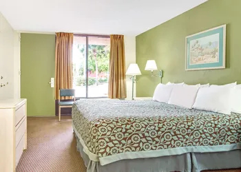 Days Inn by Wyndham Bradenton - Near the Gulf hotel thumbnail 7