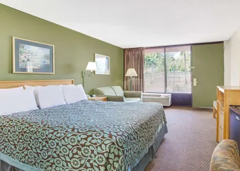 Days Inn by Wyndham Bradenton - Near the Gulf hotel thumbnail 8
