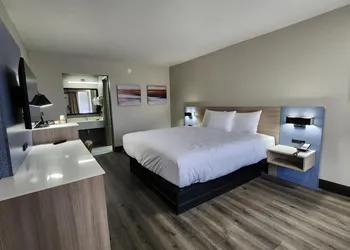 Baymont by Wyndham Lafayette hotel thumbnail 4