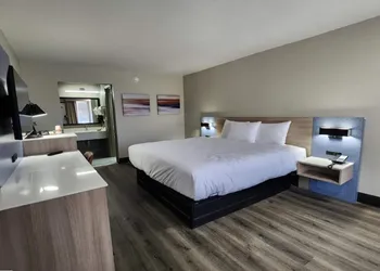 Baymont by Wyndham Lafayette hotel thumbnail 6