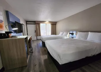 Baymont by Wyndham Lafayette hotel thumbnail 8