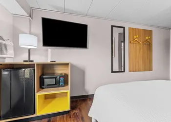 Days Inn by Wyndham Sioux Falls Empire hotel thumbnail 7