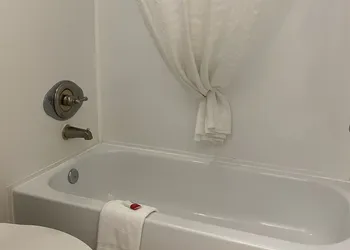 Days Inn by Wyndham Brunswick/St. Simons Area hotel thumbnail 5