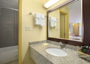 Days Inn by Wyndham Brunswick/St. Simons Area hotel thumbnail 7