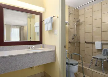 Days Inn by Wyndham Brunswick/St. Simons Area hotel thumbnail 8