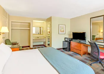 Travelodge by Wyndham Silver Spring hotel thumbnail 8