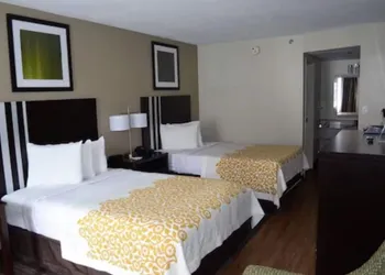 Days Inn by Wyndham Harrisburg North hotel thumbnail 7