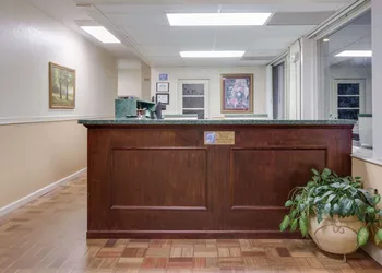 Days Inn by Wyndham Asheville West hotel thumbnail 2