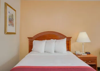 Days Inn by Wyndham Asheville West hotel thumbnail 7
