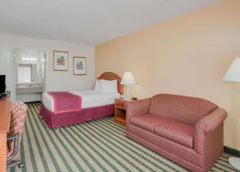 Days Inn by Wyndham Asheville West hotel thumbnail 8