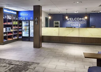 Hampton Inn Newark Airport hotel thumbnail 2