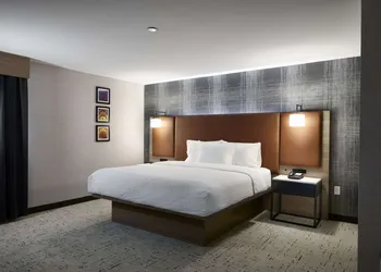 Hampton Inn Newark Airport hotel thumbnail 3