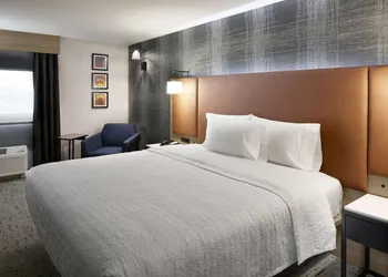 Hampton Inn Newark Airport hotel thumbnail 5