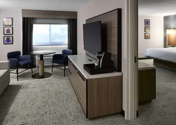 Hampton Inn Newark Airport hotel thumbnail 8