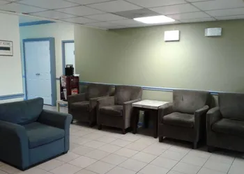 Days Inn by Wyndham Alexandria South hotel thumbnail 4