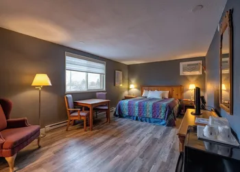 Days Inn by Wyndham Burns hotel thumbnail 4