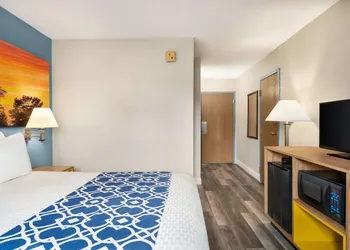 Days Inn by Wyndham Canastota/Verona hotel thumbnail 5