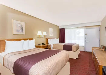 Days Inn by Wyndham Staunton hotel thumbnail 6