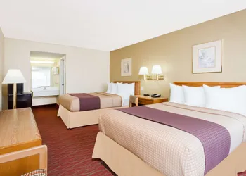 Days Inn by Wyndham Staunton hotel thumbnail 8