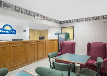 Days Inn by Wyndham Dublin GA hotel thumbnail 2