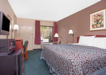 Days Inn by Wyndham Dublin GA hotel thumbnail 5