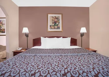 Days Inn by Wyndham Dublin GA hotel thumbnail 7