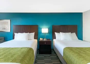 Days Inn by Wyndham Snyder hotel thumbnail 6
