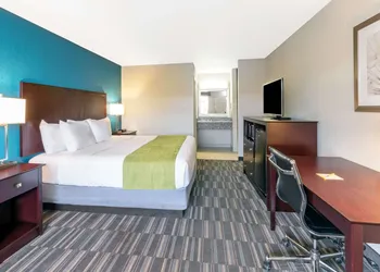 Days Inn by Wyndham Snyder hotel thumbnail 7