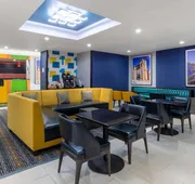 La Quinta Inn & Suites by Wyndham Columbus West - Hilliard hotel detail image 4