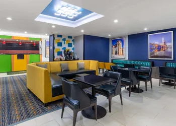 La Quinta Inn & Suites by Wyndham Columbus West - Hilliard hotel thumbnail 4