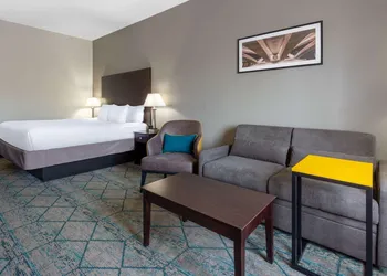 La Quinta Inn & Suites by Wyndham Columbus West - Hilliard hotel thumbnail 7