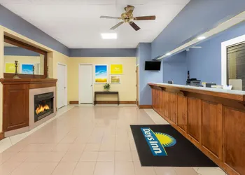 Days Inn by Wyndham Orangeburg South hotel thumbnail 2