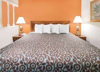 Days Inn by Wyndham Orangeburg South hotel thumbnail 5