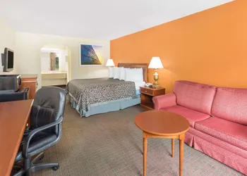 Days Inn by Wyndham Orangeburg South hotel thumbnail 6
