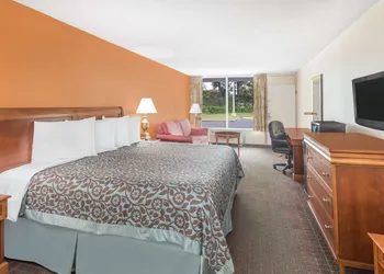 Days Inn by Wyndham Orangeburg South hotel thumbnail 7