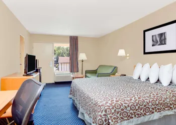 Americas Best Value Inn Aiken hotel thumbnail 4