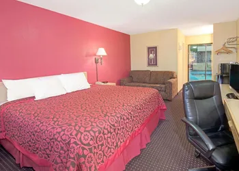 Days Inn by Wyndham East Albuquerque hotel thumbnail 5