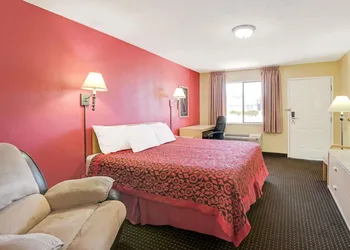 Days Inn by Wyndham East Albuquerque hotel thumbnail 6
