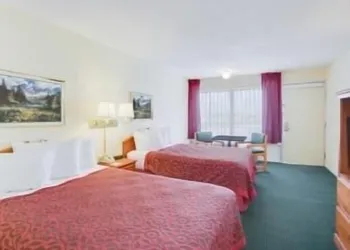 Days Inn by Wyndham Newport hotel thumbnail 3