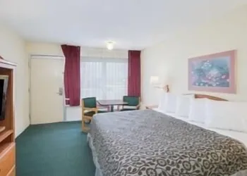 Days Inn by Wyndham Newport hotel thumbnail 5