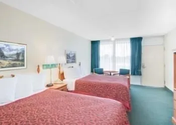 Days Inn by Wyndham Newport hotel thumbnail 6