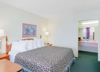 Days Inn by Wyndham Newport hotel thumbnail 7