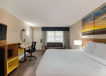 Days Inn by Wyndham Myrtle Beach-Beach Front hotel thumbnail 4