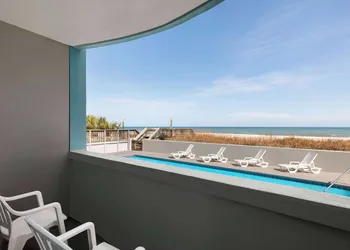 Days Inn by Wyndham Myrtle Beach-Beach Front hotel thumbnail 6