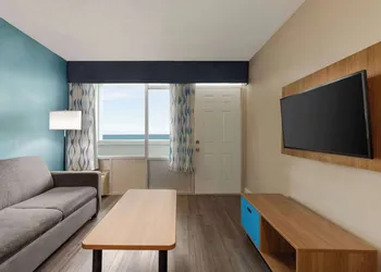 Days Inn by Wyndham Myrtle Beach-Beach Front hotel thumbnail 7