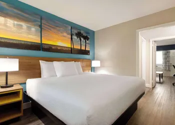 Days Inn by Wyndham Myrtle Beach-Beach Front hotel thumbnail 8